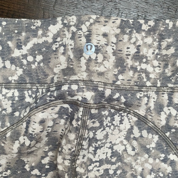 Lululemon Invigorate Gritstone White Opal Multi 25” inseam sz 6 Leggings - Picture 11 of 11